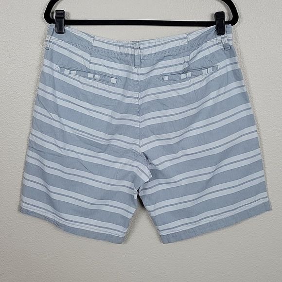 AEO Flat Front Prep Short, Size 33 - Picture 2 of 4